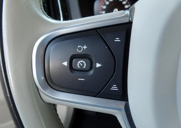 Volvo XC 60 cena 162600 przebieg: 71509, rok produkcji 2020 z Szlichtyngowa małe 277